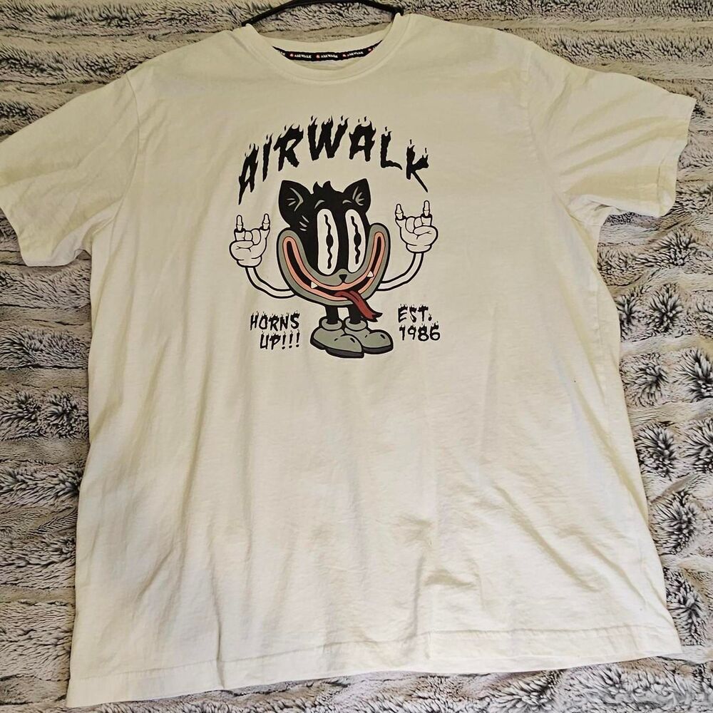 Airwalk Men's Black and White T-shirt